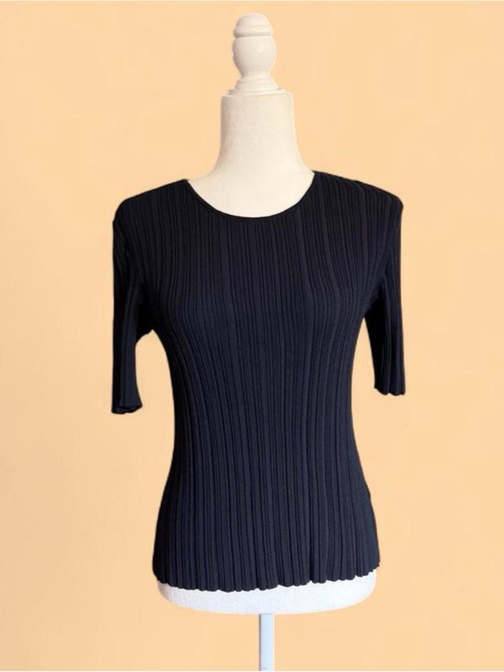 Ribbed Short-Sleeve Fitted Knit Top in Black by H&M